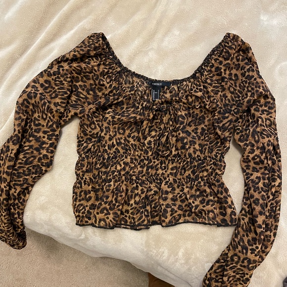 Sheer Leopard print blouse - Picture 2 of 4